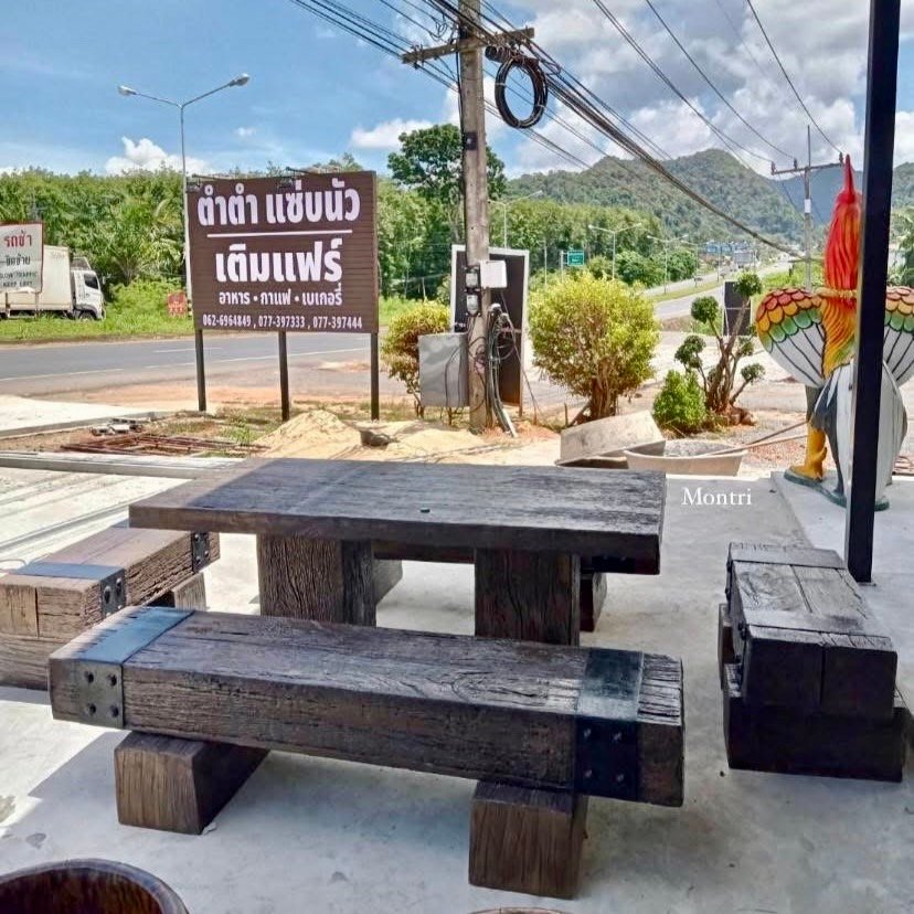 ชุดโต๊ะสนามไม้หมอน ขนาด 180x90 ซม. รองรับ 10–12 คน ร้านตำตำ แซ่บนัว อำเภอบ้านตาขุน จังหวัดสุราษฎร์ธานี